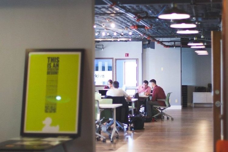 使われていないフロア、使用頻度の低い会議室、地方創生や空き家再生などのプロセスで生まれたコワーキングスペースは多種多様な人が集まり交流が生まれ新たなビジネスが創造される場所に生まれ変わります。