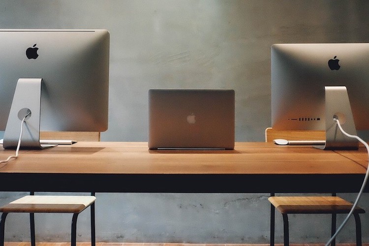 AIを活用した効率的で新しいWeb制作スキルを、企業や事業者向けに基礎から実践まで学べる講座を実施しています。外注費の削減、内製化、そしてWeb戦略の強化をサポート。業務効率化とビジネス成長に直結するAIスキルを、プロと一緒に身につけませんか？